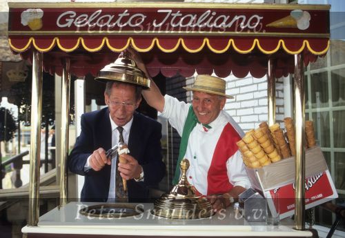 23 Augustus 1991
De Zingende Ijscoman, Freddy Cornell samen met Paul Romer
Foto Peter Smulders BV