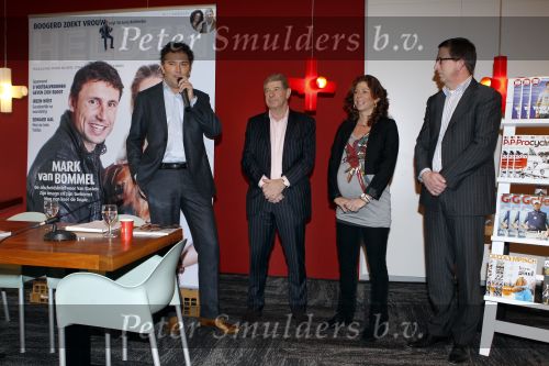 Hoofddorp 7 december 2010
Presentatie Helden en bekend maken van samenwerking met Sanoma uitgevers. Dick Molman ... Frits en Barbara Barend zwanger.
Peter Smulders bv