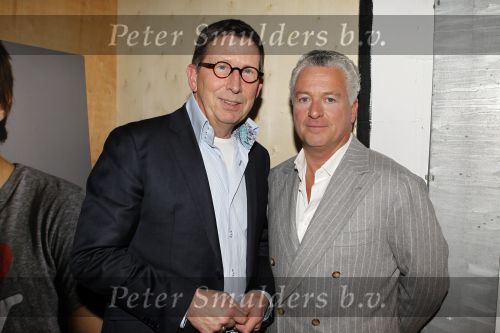 Amsterdam 10 november 2010
Presentatie boek van LINDA door Linda de Mol. Bram Moszkowicz en Eva Jinek nemen het eerste boek in ontvangst. Bram met CEO van Sanoma uitgevers Dick Molman
Peter Smulders bv
