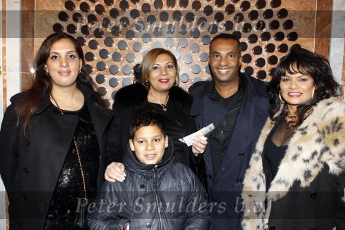 Amsterdam 6 december 2010
Optreden Los Angeles the voices met oa Gordon in carre. Donna Lynton met familie Ritchie
Peter Smulders bv