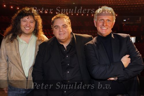 Amsterdam 8 december 2010
Peter Beense 25 jaar artiest . Hij viert dat met een concert in Carre. Emile Hartkamp en ...
Peter Smulders bv