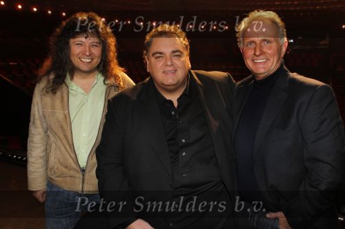 Amsterdam 8 december 2010
Peter Beense 25 jaar artiest . Hij viert dat met een concert in Carre. Emile Hartkamp en ...
Peter Smulders bv