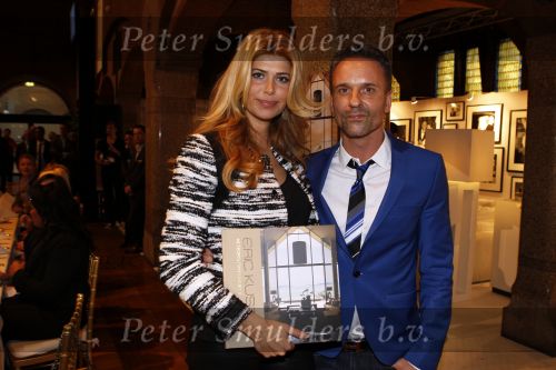 Amsterdam 16 november 2010
Presentatie nieuwe boek van Eric Kuster op de LAF beurs. Estelle Gullit reikt het uit.
Peter Smulders bv