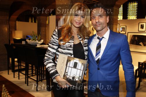 Amsterdam 16 november 2010
Presentatie nieuwe boek van Eric Kuster op de LAF beurs. Estelle Gullit reikt het uit.
Peter Smulders bv