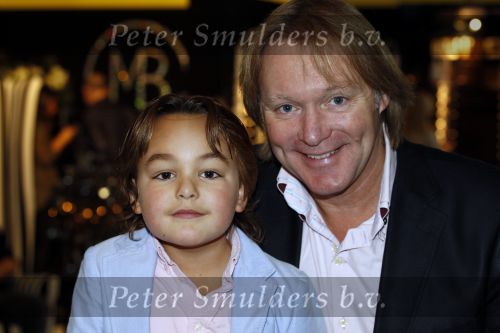Amsterdam 12 december 2010
Lunch bij Jackie op de miljonbair fair. Erwin Kettman met zoon
Peter Smulders bv