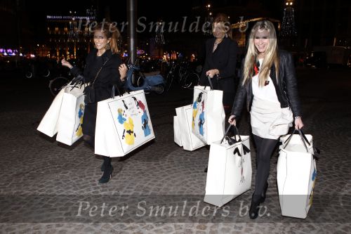 Amsterdam 22 november 2010
Opening Hennes en Mauritz H&M flagship store in Amsterdam. Estelle Gullit Nikkie Plessen en Dani Bles
Peter Smulders bv