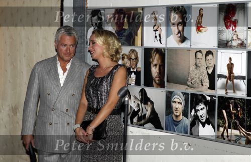 Amsterdam 10 november 2010
Presentatie boek van LINDA door Linda de Mol. Bram Moszkowicz en Eva Jinek nemen het eerste boek in ontvangst.
Peter Smulders bv