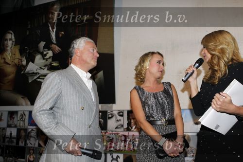 Amsterdam 10 november 2010
Presentatie boek van LINDA door Linda de Mol. Bram Moszkowicz en Eva Jinek nemen het eerste boek in ontvangst.
Peter Smulders bv