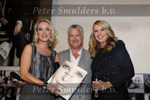 Amsterdam 10 november 2010
Presentatie boek van LINDA door Linda de Mol. Bram Moszkowicz en Eva Jinek nemen het eerste boek in ontvangst.
Peter Smulders bv