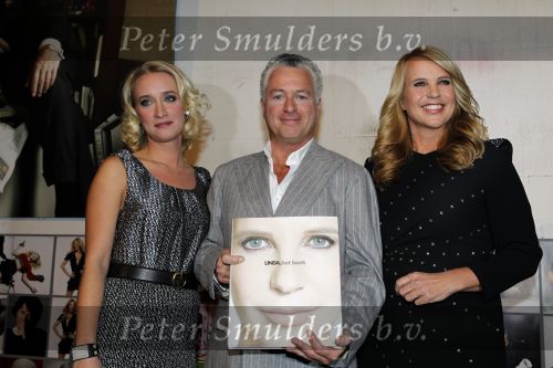 Amsterdam 10 november 2010
Presentatie boek van LINDA door Linda de Mol. Bram Moszkowicz en Eva Jinek nemen het eerste boek in ontvangst.
Peter Smulders bv