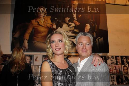 Amsterdam 10 november 2010
Presentatie boek van LINDA door Linda de Mol. Bram Moszkowicz en Eva Jinek nemen het eerste boek in ontvangst.
Peter Smulders bv