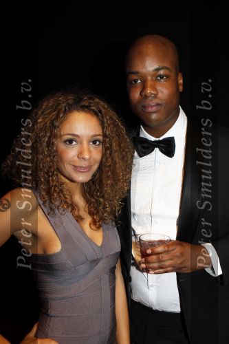 Amsterdam 20 november 2010
Uitreiking JFK award in de passengers terminal. Fajah Lourens met manager Anthony
Peter Smulders bv