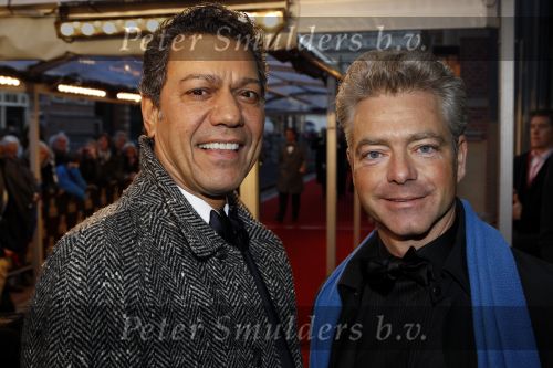Amsterdam 28 november 2010
Opening Nieuwe de la Mar theater en premiere Le cage aux folles. Frank Sanders met een vriend
Peter Smulders bv