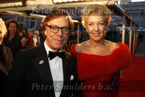 Amsterdam 28 november 2010
Opening Nieuwe de la Mar theater en premiere Le cage aux folles. Frans Molenaar met een vriendin
Peter Smulders bv