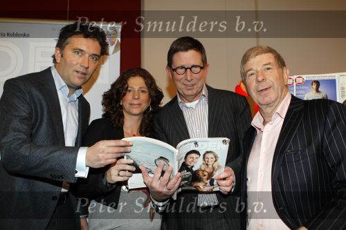 Hoofddorp 7 december 2010
Presentatie Helden en bekend maken van samenwerking met Sanoma uitgevers. Dick Molman ... Frits en Barbara Barend zwanger.
Peter Smulders bv