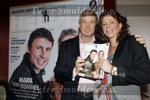 Hoofddorp 7 december 2010
Presentatie Helden en bekend maken van samenwerking met Sanoma uitgevers. Dick Molman ... Frits en Barbara Barend zwanger.
Peter Smulders bv