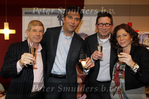Hoofddorp 7 december 2010
Presentatie Helden en bekend maken van samenwerking met Sanoma uitgevers. Dick Molman ... Frits en Barbara Barend zwanger.
Peter Smulders bv