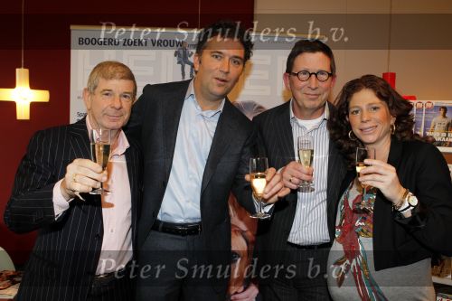 Hoofddorp 7 december 2010
Presentatie Helden en bekend maken van samenwerking met Sanoma uitgevers. Dick Molman ... Frits en Barbara Barend zwanger.
Peter Smulders bv