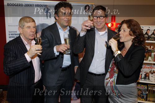 Hoofddorp 7 december 2010
Presentatie Helden en bekend maken van samenwerking met Sanoma uitgevers. Dick Molman ... Frits en Barbara Barend zwanger.
Peter Smulders bv