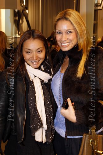 Amsterdam 22 november 2010
Opening Hennes en Mauritz H&M flagship store in Amsterdam. Gladys Celosse met een vriendin
Peter Smulders bv