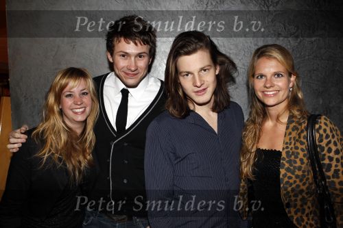 Amsterdam 29 november 2010
Premiere showbizzbaby in de meervaart. Guido Spek met broer en vriendinnen
Peter Smulders bv