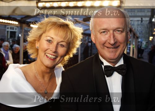 Amsterdam 28 november 2010
Opening Nieuwe de la Mar theater en premiere Le cage aux folles. Guido v Woerkum met vrouw
Peter Smulders bv