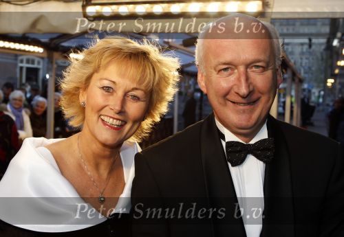 Amsterdam 28 november 2010
Opening Nieuwe de la Mar theater en premiere Le cage aux folles. Guido v Woerkum met vrouw
Peter Smulders bv