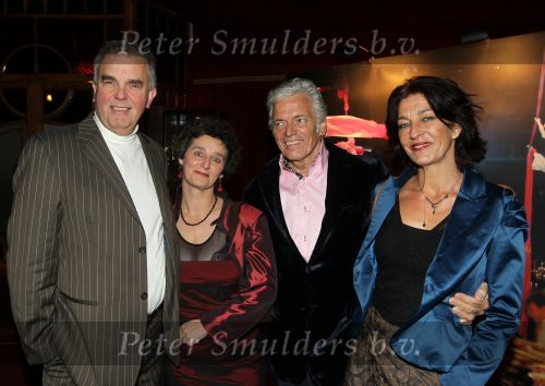 Amsterdam, 21 November 2010
Spiegeltent Palazzo. Hermand den blijker kookt met zijn staf voorBN-ers en genodigden.
Hans Bohm met zijn vrouw en Ben Cramer met zijn vrouw
Foto Peter Smulders BV