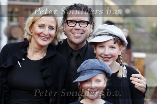 Kaatsheuvel 21 november 2010
Premiere Kruimeltje in het eftelingtheater. Henkjan Smits met vrouw en dochters
Peter Smulders bv