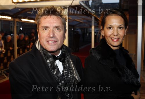 Amsterdam 28 november 2010
Opening Nieuwe de la Mar theater en premiere Le cage aux folles. Hewnnie Vrienten met vrouw
Peter Smulders bv