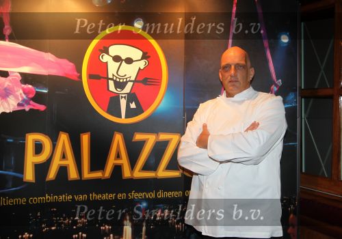 Amsterdam, 21 November 2010
Spiegeltent Palazzo. Hermand den blijker kookt met zijn staf voorBN-ers en genodigden.
Herman den Blijker
Foto Peter Smulders BV