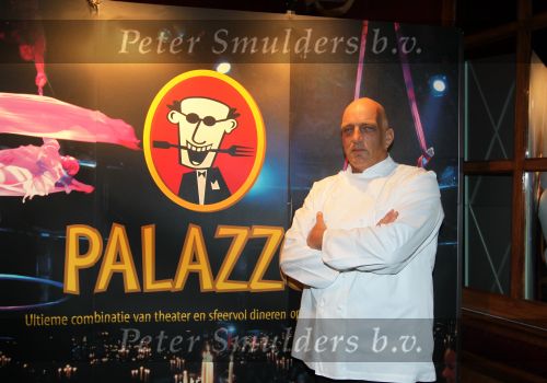 Amsterdam, 21 November 2010
Spiegeltent Palazzo. Hermand den blijker kookt met zijn staf voorBN-ers en genodigden.
Herman den Blijker
Foto Peter Smulders BV