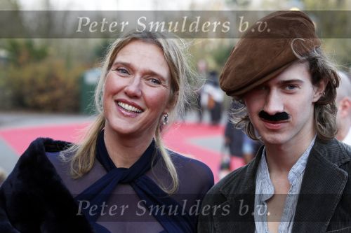 Kaatsheuvel 21 november 2010
Premiere Kruimeltje in het eftelingtheater. Ingeborg Wieten met kinderen
Peter Smulders bv