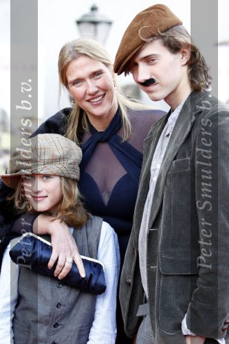 Kaatsheuvel 21 november 2010
Premiere Kruimeltje in het eftelingtheater. Ingeborg Wieten met kinderen
Peter Smulders bv
