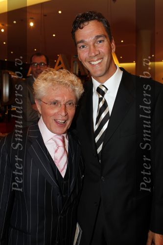 Amsterdam 6 december 2010
Premiere Simone Kleinsma in het nieuwe de la mar theater. Jacques d Ancona met vriend Hans
Peter Smulders bv
