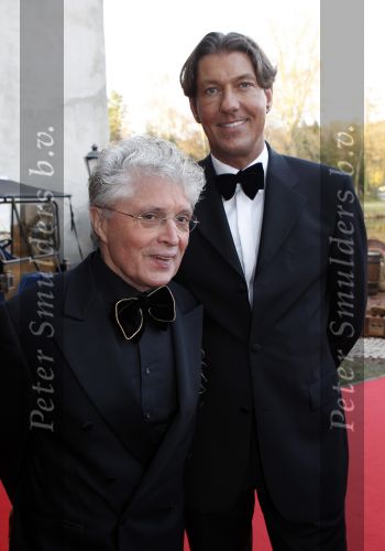 Kaatsheuvel 21 november 2010
Premiere Kruimeltje in het eftelingtheater. Jacques d Ancona met een kennis
Peter Smulders bv