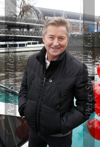 Amsterdam 18 november 2010
Doop rondvaartboot van jan Keizer en Annie Schilders bij Lovers.
Peter Smulders bv
