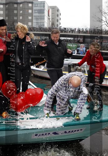Amsterdam 18 november 2010
Doop rondvaartboot van jan Keizer en Annie Schilders bij Lovers.
Peter Smulders bv