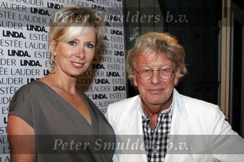 Amsterdam 10 november 2010
Presentatie boek van LINDA door Linda de Mol. Bram Moszkowicz en Eva Jinek nemen het eerste boek in ontvangst. Jan en Monique des Bouvrie
Peter Smulders bv