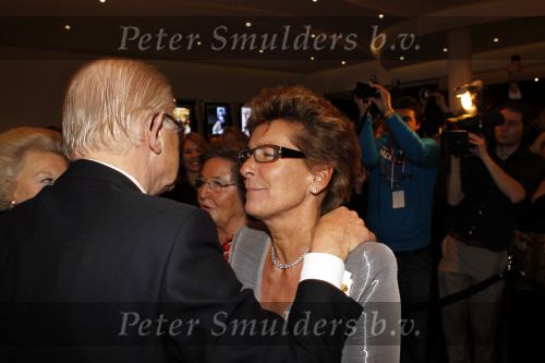Amsterdam 28 november 2010
Opening nieuwe de la Mar theater en premiere van le cage aux falles. Joop en Janine v d Ende met Koningin Beatrix en Pieter v Vollenhoven
Peter Smulders bv