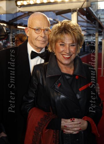 Amsterdam 28 november 2010
Opening Nieuwe de la Mar theater en premiere Le cage aux folles. Jenny Arean met een kennis
Peter Smulders bv