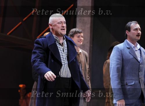Kaatsheuvel 21 november 2010
Premiere Kruimeltje in het eftelingtheater. cast met oa Joes Brauers Jeroen Phaff Eric BouwmanCarmen Danen Matrcel Jonker en Sjoerd Pleijsier
Peter Smulders bv