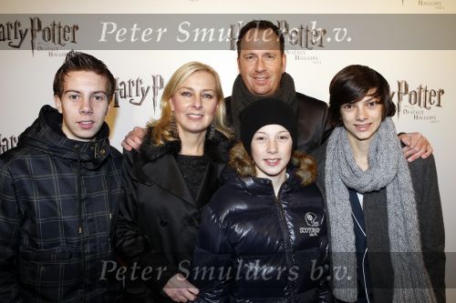 Utrecht 16 november 2010
Premiere Harry Potter film bij het spoorweg museum in Utrecht. Jochem v Gelder met vrouw en kinderen
Peter Smulders bv