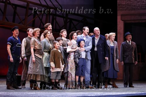 Kaatsheuvel 21 november 2010
Premiere Kruimeltje in het eftelingtheater. cast met oa Joes Brauers Jeroen Phaff Eric BouwmanCarmen Danen Matrcel Jonker en Sjoerd Pleijsier
Peter Smulders bv