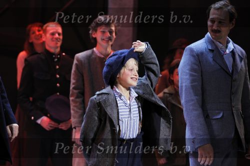 Kaatsheuvel 21 november 2010
Premiere Kruimeltje in het eftelingtheater. cast met oa Joes Brauers Jeroen Phaff Eric BouwmanCarmen Danen Matrcel Jonker en Sjoerd Pleijsier
Peter Smulders bv