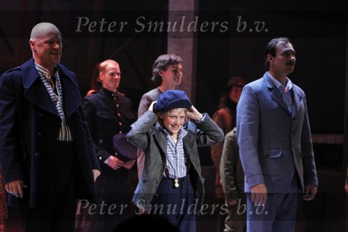 Kaatsheuvel 21 november 2010
Premiere Kruimeltje in het eftelingtheater. cast met oa Joes Brauers Jeroen Phaff Eric BouwmanCarmen Danen Matrcel Jonker en Sjoerd Pleijsier
Peter Smulders bv