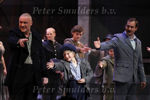 Kaatsheuvel 21 november 2010
Premiere Kruimeltje in het eftelingtheater. cast met oa Joes Brauers Jeroen Phaff Eric BouwmanCarmen Danen Matrcel Jonker en Sjoerd Pleijsier
Peter Smulders bv