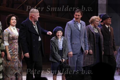 Kaatsheuvel 21 november 2010
Premiere Kruimeltje in het eftelingtheater. cast met oa Joes Brauers Jeroen Phaff Eric BouwmanCarmen Danen Matrcel Jonker en Sjoerd Pleijsier
Peter Smulders bv