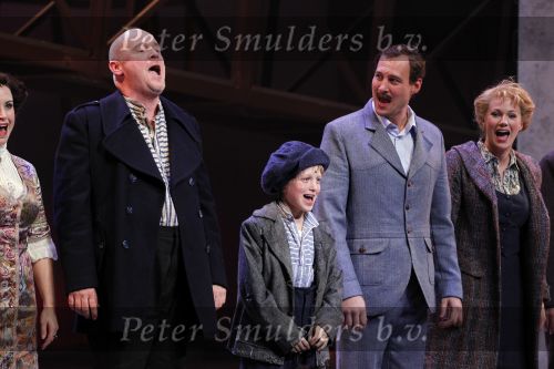 Kaatsheuvel 21 november 2010
Premiere Kruimeltje in het eftelingtheater. cast met oa Joes Brauers Jeroen Phaff Eric BouwmanCarmen Danen Matrcel Jonker en Sjoerd Pleijsier
Peter Smulders bv