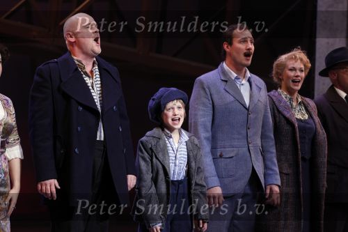Kaatsheuvel 21 november 2010
Premiere Kruimeltje in het eftelingtheater. cast met oa Joes Brauers Jeroen Phaff Eric BouwmanCarmen Danen Matrcel Jonker en Sjoerd Pleijsier
Peter Smulders bv